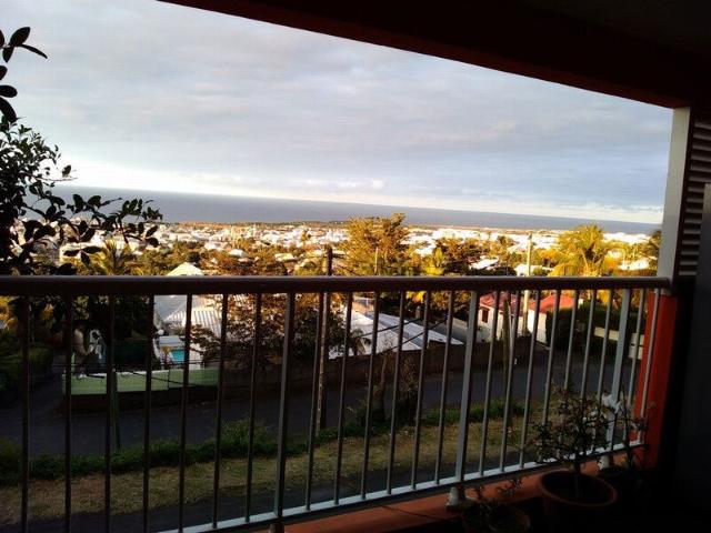 A louer sainte clotilde agreable f2 recent vue mer