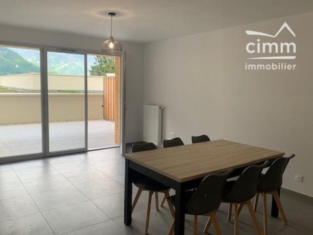 A LOUER SALLANCHES T3 MEUBLE AVEC TERRASSE ET 2 GARAGES