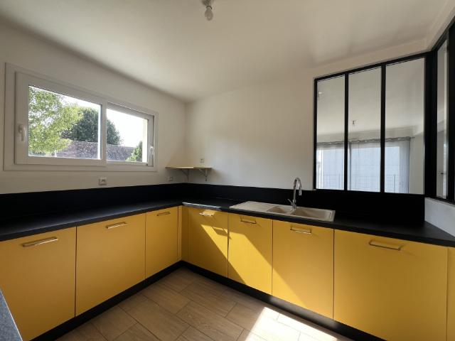 A LOUER SARGÉ LES LE MANS: MAISON 5 CHAMBRES AVEC GARAGE ET JARDIN