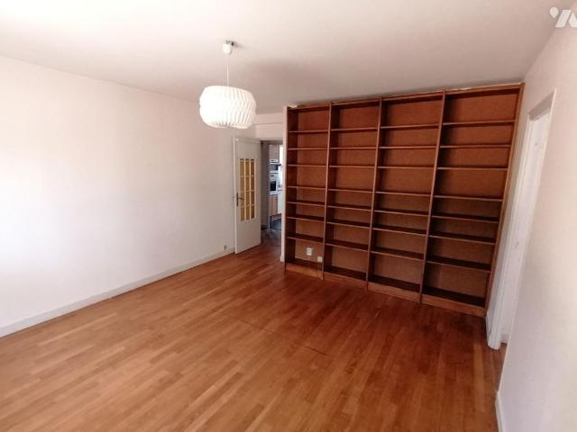 A LOUER SECTEUR RUE DE NANTES QUARTIER PIGEON BLANC Appartement de type 3 68,79m2 habitables.