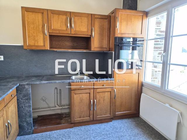 A LOUER SOURDEVAL BEL APPARTEMENT T2 TR�S LUMINEUX