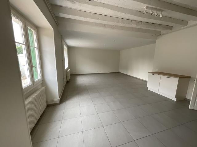 A LOUER Soye en Septaine Maison de 104.50m² avec cour et très grand garage
