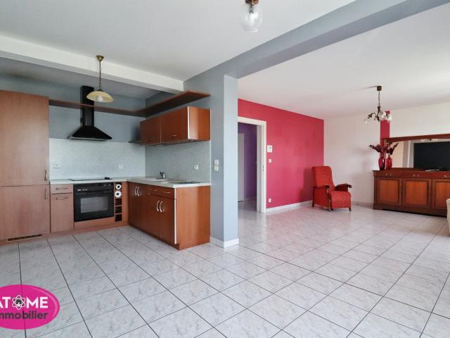 À louer Spacieux appartement F4 de 81 m2 dans résidence calme et sécurisée au cœur de Sainte Marie Aux Ch