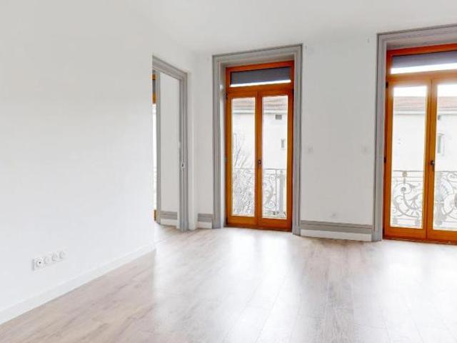 À louer – Spacieux T4 avec balcons et terrasse – Unieux