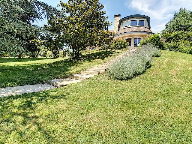 À LOUER Spacieuse maison familiale de 200 m2 avec piscine sur un terrain de 4 500 m2
