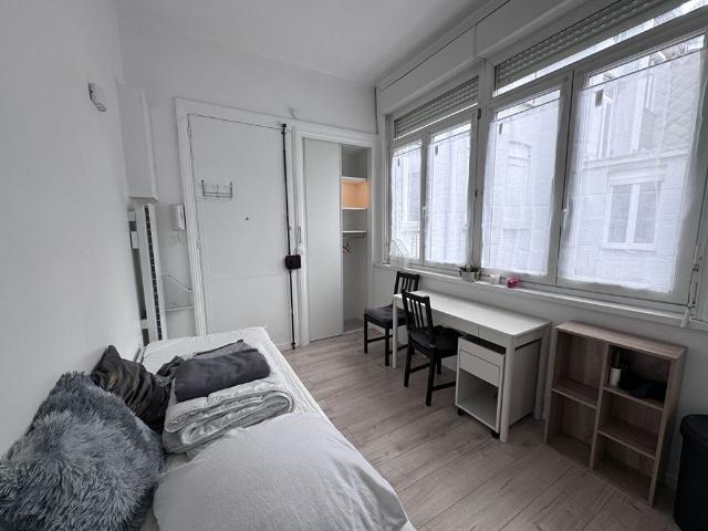 A LOUER – T1 MEUBLE de 14.74 m2 – Rue Solférino – REPUBLIQUE réf G1577 7