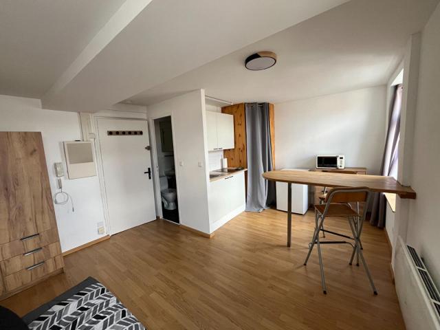 a louer: t1 à lille•• 485 €