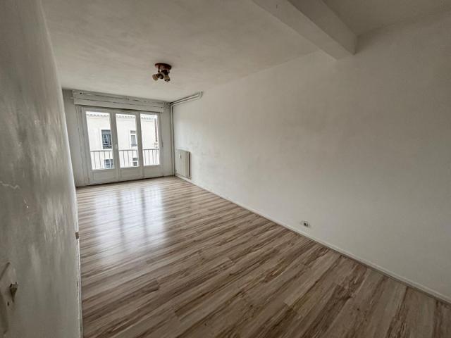 a louer: t1 à lille•• 575 €