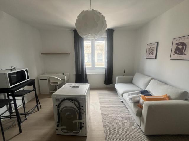 a louer: t1 à lille•• 700 €