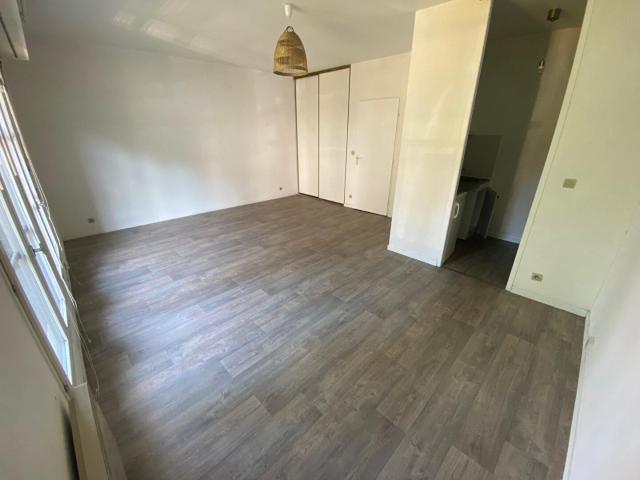 a louer: t1 à lille•rue michel servet port de lille• 575 €