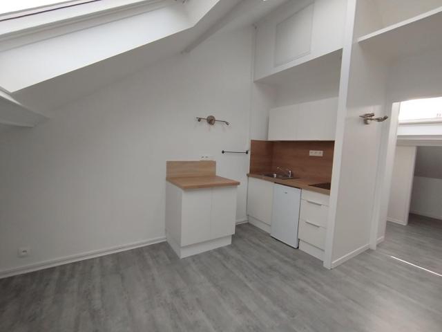 a louer: t1 à lille•rue adolphe vauban• 420 €