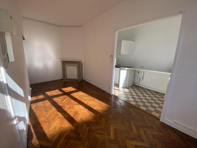 a louer: t1 à lille•rue de roubaix gare lille flandres• 550 €