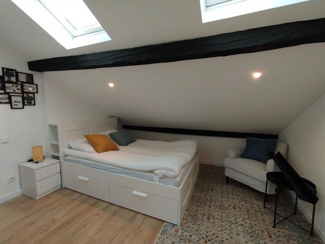 a louer: t1 à lille•rue jacquemars giélée vauban• 700 €