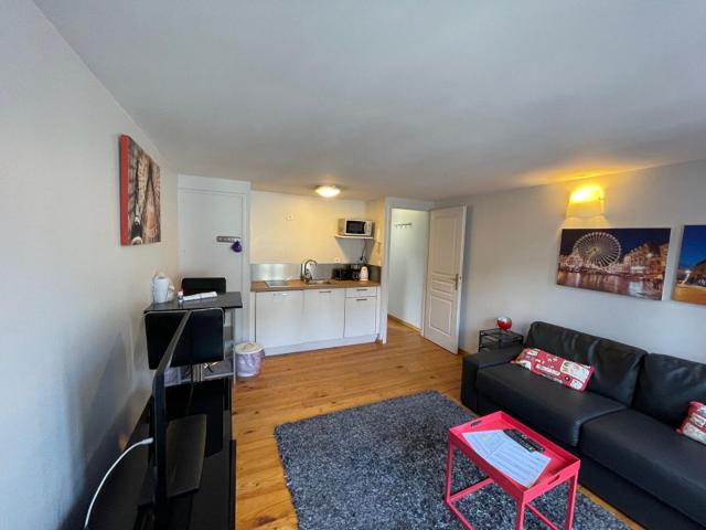 a louer: t1 à lille•rue voltaire vieux lille• 680 €