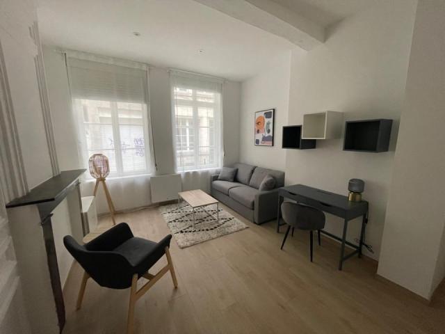 a louer: t1 à lille•vieux lille• 750 €