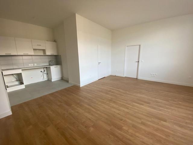 a louer: t1 à roubaix•• 710 €