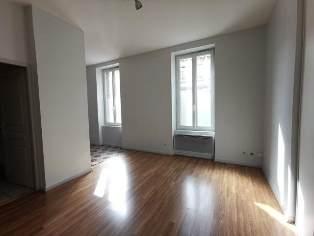 A LOUER T1 DE 23.8 M² AU 19 RUE LEON BLUM VILLEURBANNE, Villeurbanne 69100