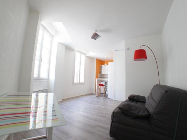 A LOUER T1MEUBLE ANGERS CENTRE