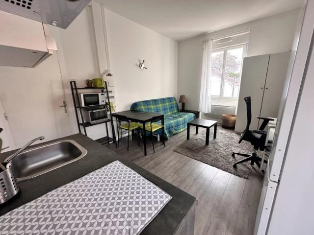 A LOUER T2 MEUBLÉ AVEC TERRASSE ET GARAGE PROCHE FAC