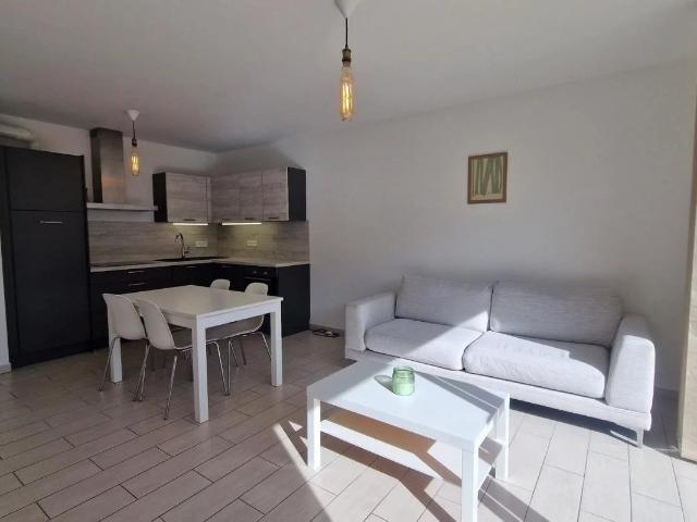 À LOUER – T2 MEUBLÉ AVEC TERRASSE, GARAGE ET CAVE – CRUSEILLES