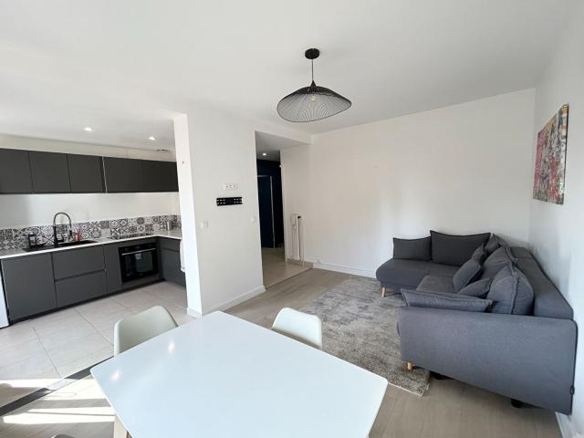 A LOUER T2 MEUBLE DE 49.08 M² AVEC BALCON DE 9M² 45 MONTEE DES FORTS A CALUIRE ET CUIRE, Caluire et cuire 69300