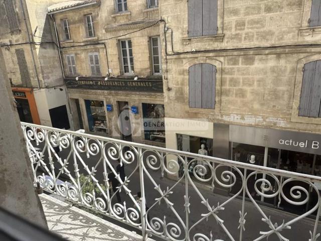 A LOUER T2 avec balcon plein centre Arles