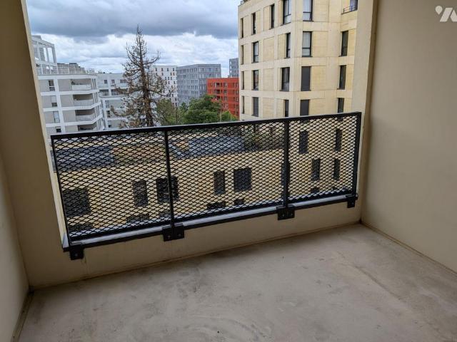 À louer T2 avec belles prestations Secteur La Courrouze à Rennes Situé dans le quartier.