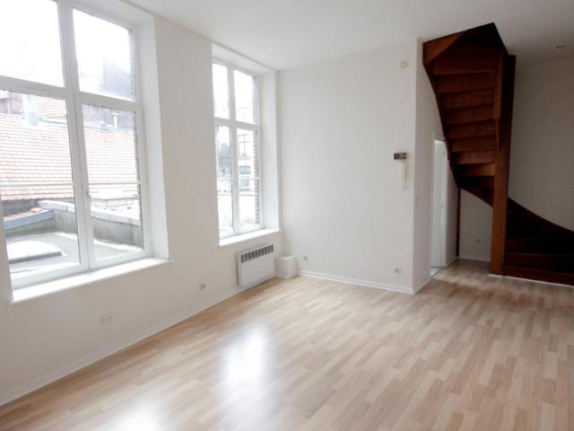 a louer: t2 à lille•place louise de bettignies vieux lille• 725 €