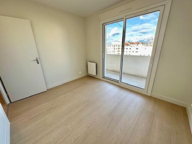 A LOUER T2 ENTIEREMENT RENOVE DE 40M² RUE PIERRE ROBIN LYON 7EME