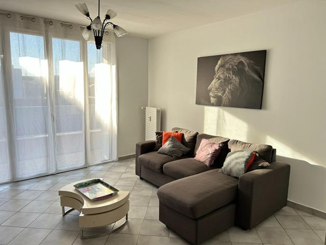 A LOUER T3 MEUBLE DE 61.70 M² AVEC BALCON 23 RUE CHARRIN PROCHE ARRET TRAMWAY GARE DE VILLEURBANNE, Villeurbanne 69100
