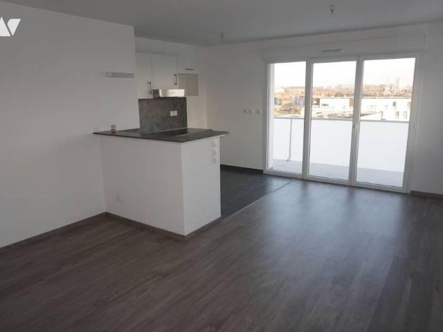 A LOUER T3 AVEC PARKING BALCON ET CAVE EN DERNIER ETAGE SAINT ANDRE