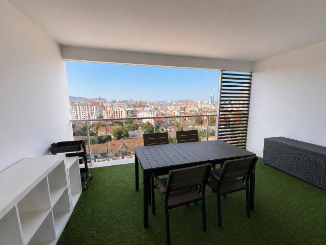 A louer, type 2 entièrement meublé avec terrasse, parking privé en sous