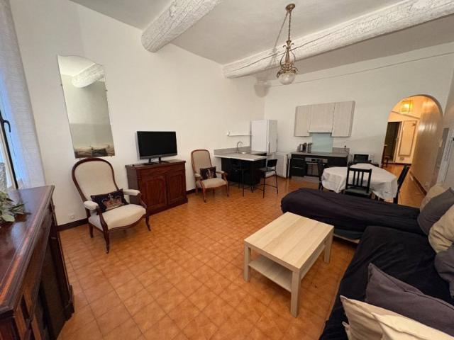 A LOUER TYPE 4 MEUBLE VIEUX NICE