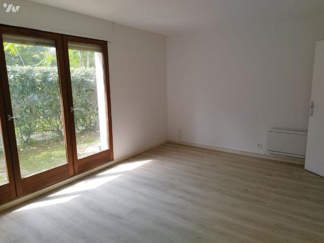 A LOUER TOULOUSE Route de Seysses joli appartement de type T2 en rez de jardin