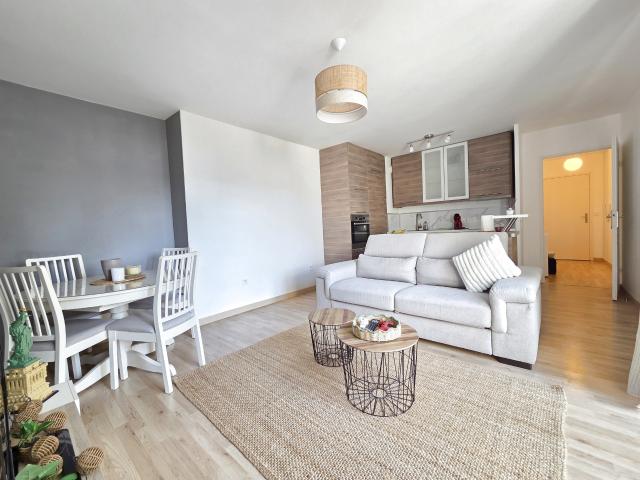 À louer Très beau F2 meublé de 44,20 m2 avec balcon et place de parking