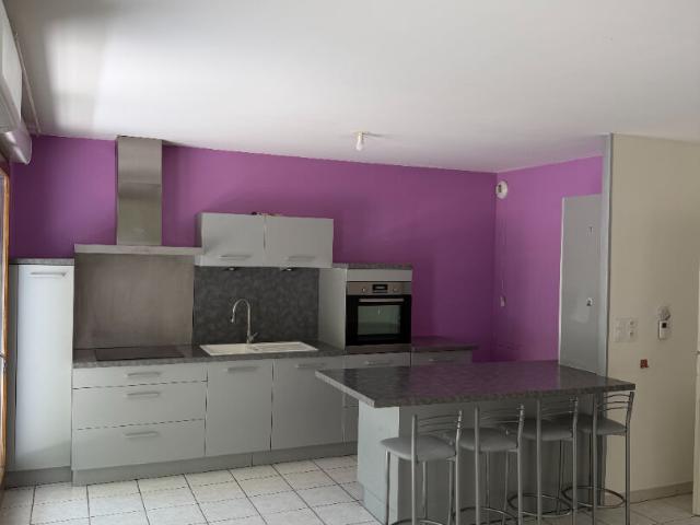 A louer très bel appartement type 3 copropriété récente proche gare BOURG EN BRESSE