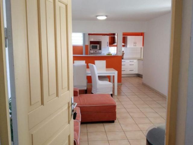A LOUER TRES GRD ET BEAU T3 QUARTIER GERBEAU FORT DE FRANCE AVEC VUE MER CLIMATISEE TERRASSE VITREE