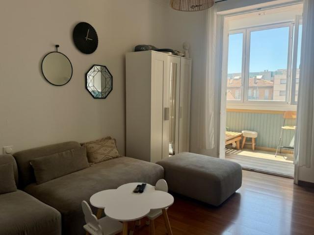 A louer un appartement de T3 meublé vEntre LONGCHAMP et SAINT CHARLES