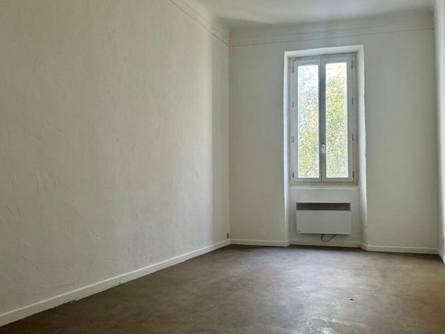 A louer un appartement de type 2 à Marseille 13004 Quartier 5 AVENUES