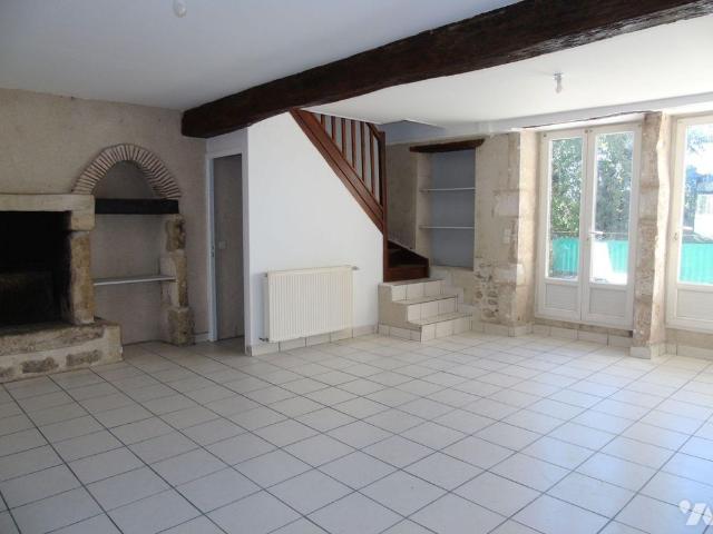 A LOUER: Un Appartement en duplex type F4 de 90 m² situé Rue des merciers à AVALLON 89200 com.