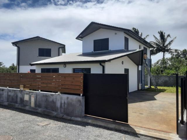 A LOUER Villa T4 à Sainte Suzanne quartier la marine 1324EUR