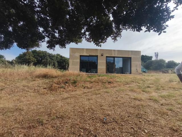 a louer villa 3 pièces recente avec terrasse et grand terrai