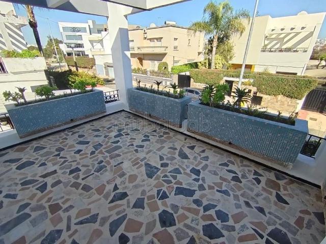 A louer Villa 400m2 commercial Franceville