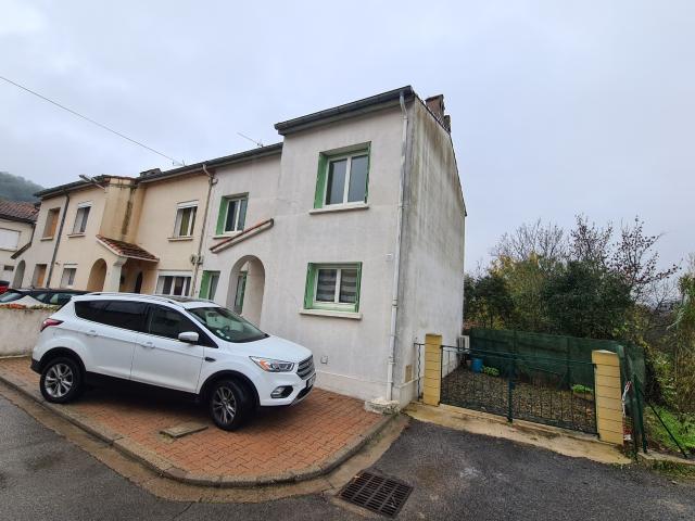 A louer villa 5 pièces avec jardinet et parking Clermont l Hérault