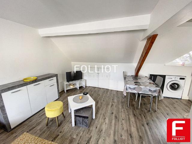 A LOUER VILLEDIEU Centre STUDIO EQUIP� et MEUBL� 3�me �tage