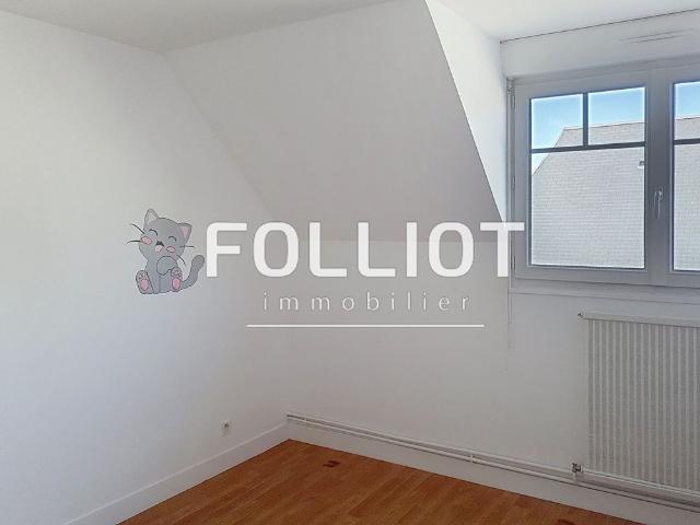 A LOUER Villedieu les Po�les Appartement T3 de 50 m� avec garage