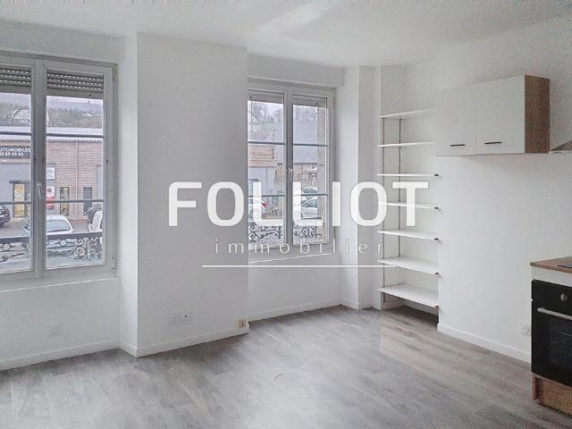 A LOUER Villedieu les Po�les Proximit� gare 26.62 m� + garage