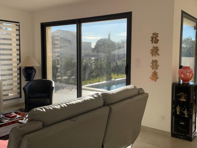A LOUER / VILLENEUVE LES AVIGNON VILLA T5
