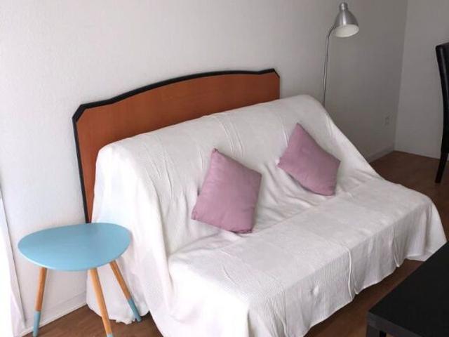 A LOUER VIRE NORMANDIE DANS R�SIDENCE AVEC ASCENSEUR T2 MEUBL� AVEC BALCON