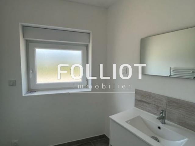 A LOUER VIRE NORMANDIE Proche commodit�s Maison de 3 PP ENTI�REMENT R�NOV�E